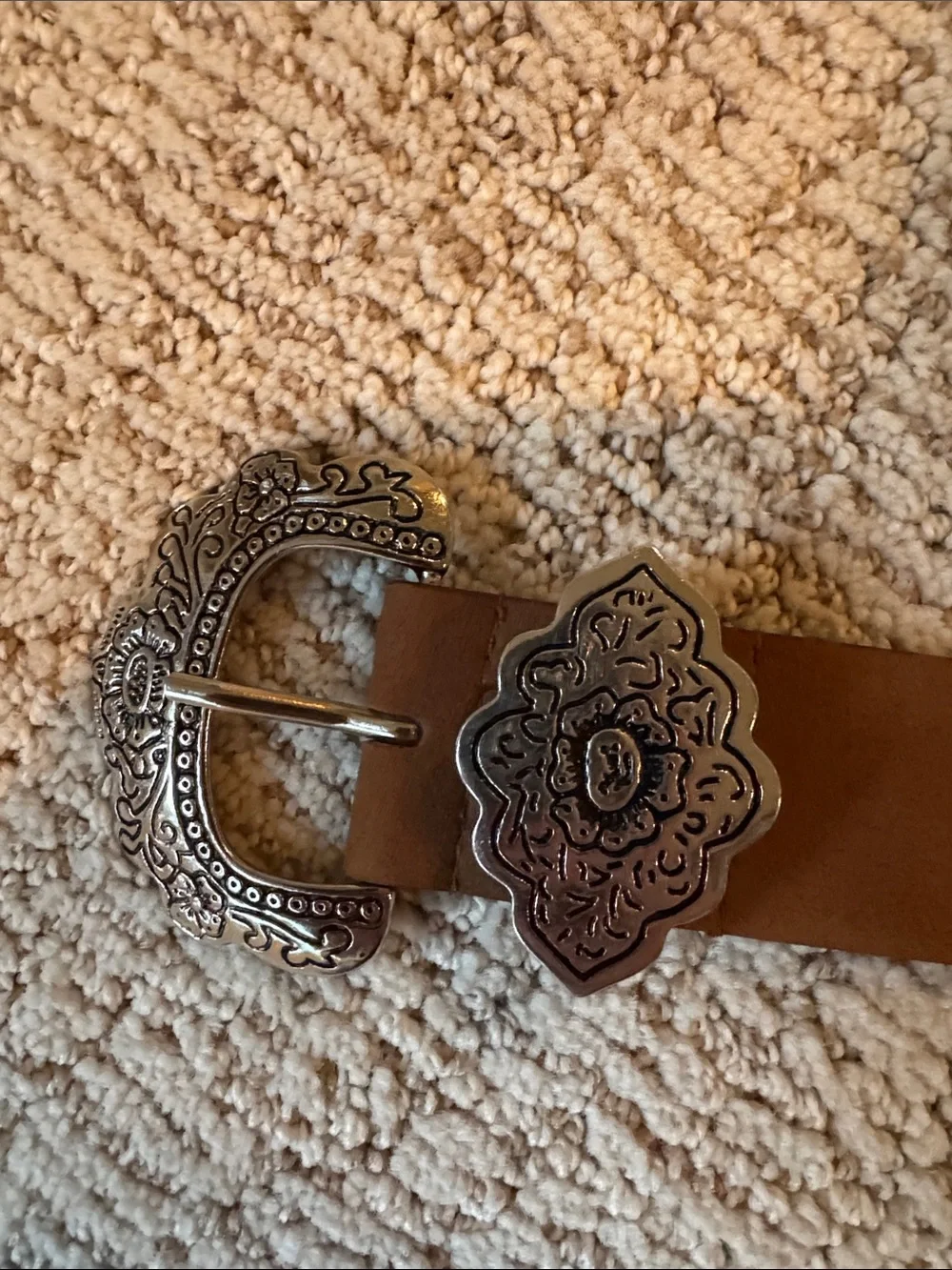 Brown Leather Western-Style Belt with Decorative Buckle (M)